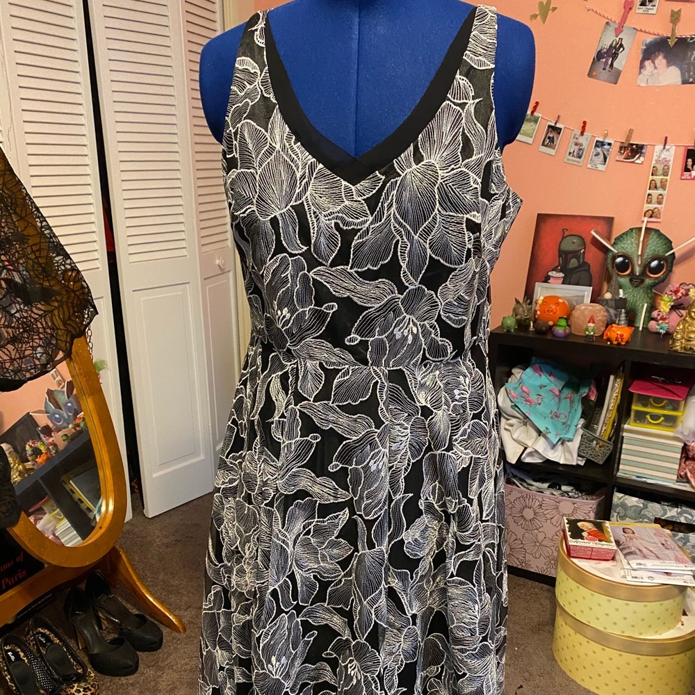 Whbm Black and white floral special occasion dress